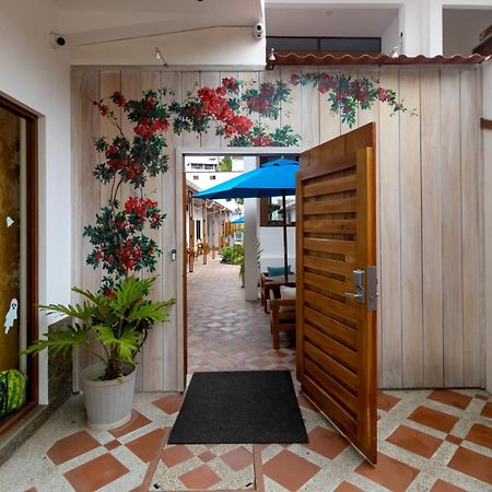 Plaza Luna Suites 푸에르토아요라 외부 사진