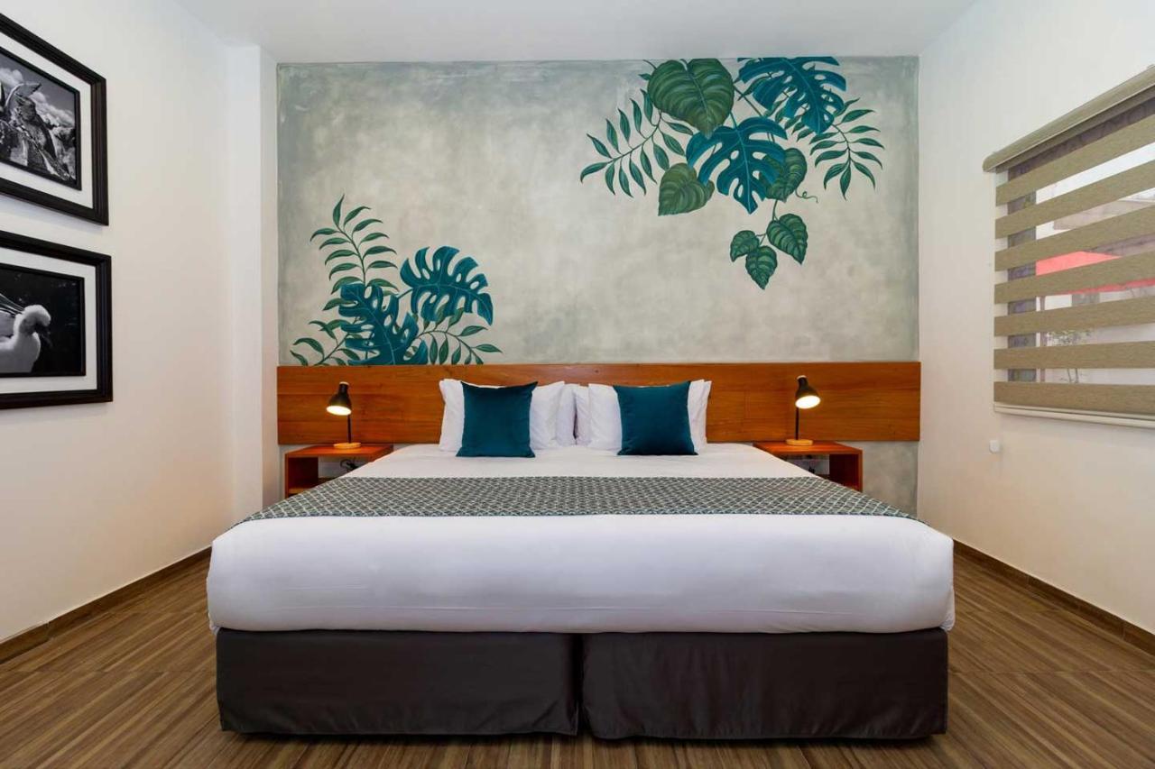 Plaza Luna Suites 푸에르토아요라 외부 사진