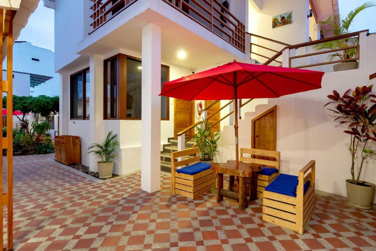 Plaza Luna Suites 푸에르토아요라 외부 사진