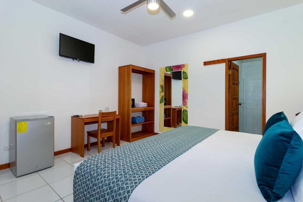 Plaza Luna Suites 푸에르토아요라 외부 사진