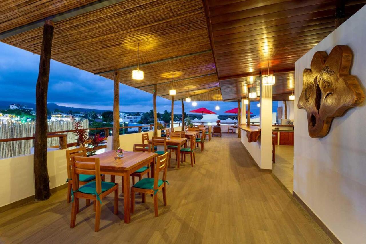 Plaza Luna Suites 푸에르토아요라 외부 사진