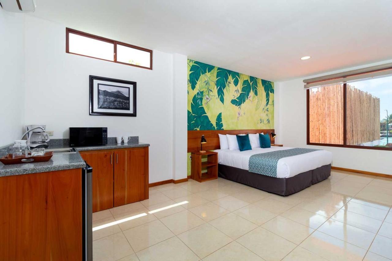 Plaza Luna Suites 푸에르토아요라 외부 사진