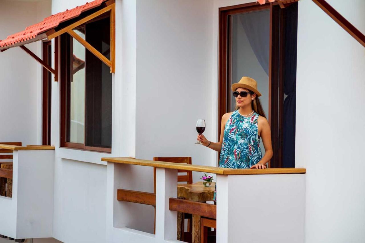 Plaza Luna Suites 푸에르토아요라 외부 사진