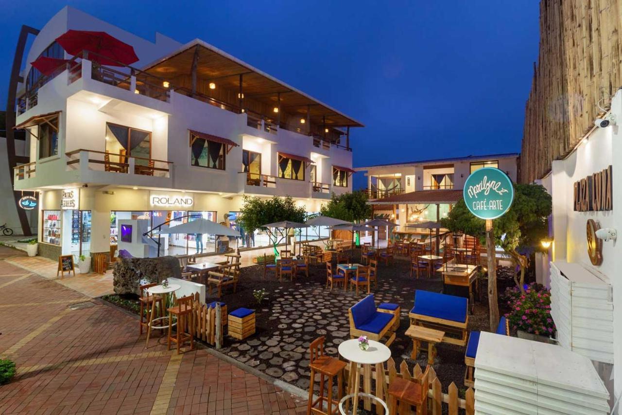 Plaza Luna Suites 푸에르토아요라 외부 사진