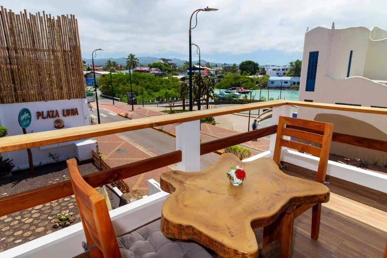 Plaza Luna Suites 푸에르토아요라 외부 사진