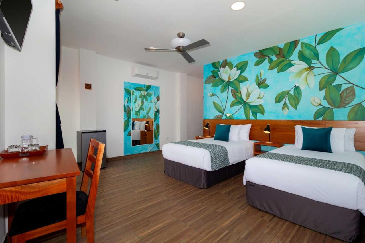 Plaza Luna Suites 푸에르토아요라 외부 사진