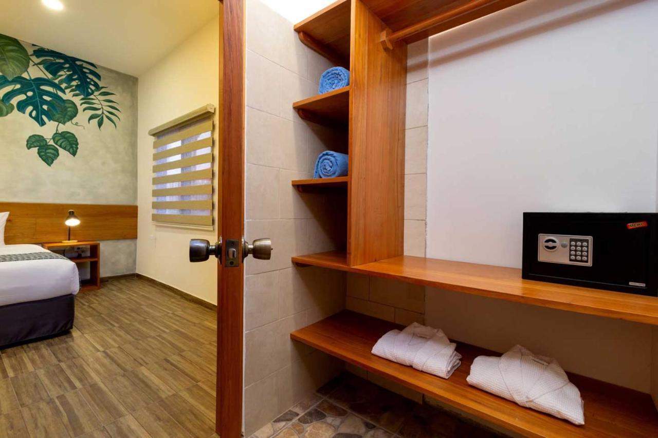 Plaza Luna Suites 푸에르토아요라 외부 사진