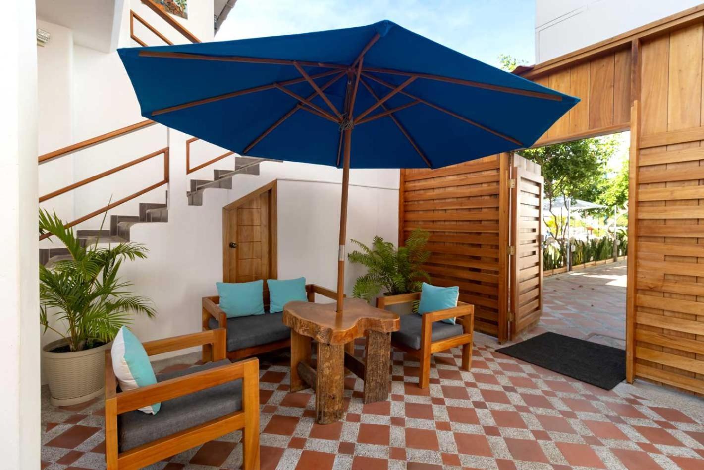 Plaza Luna Suites 푸에르토아요라 외부 사진