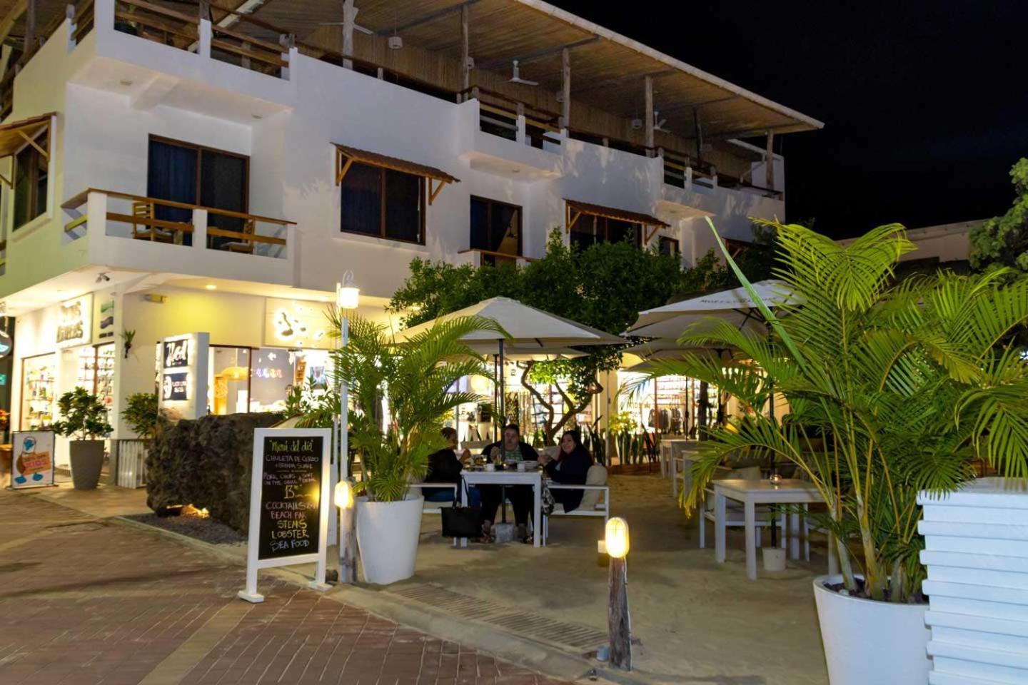 Plaza Luna Suites 푸에르토아요라 외부 사진