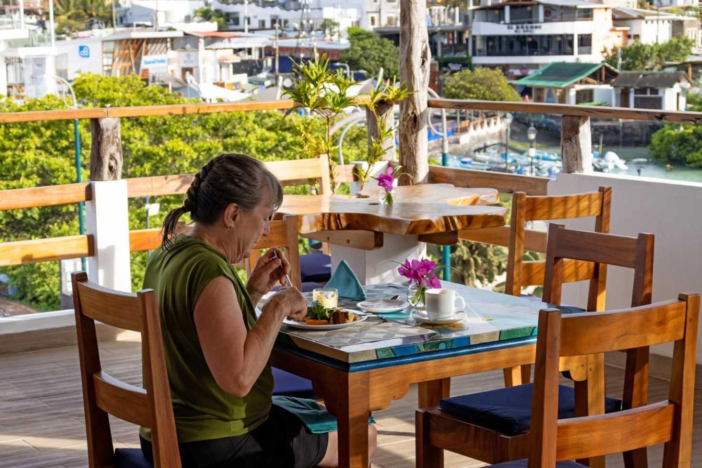 Plaza Luna Suites 푸에르토아요라 외부 사진
