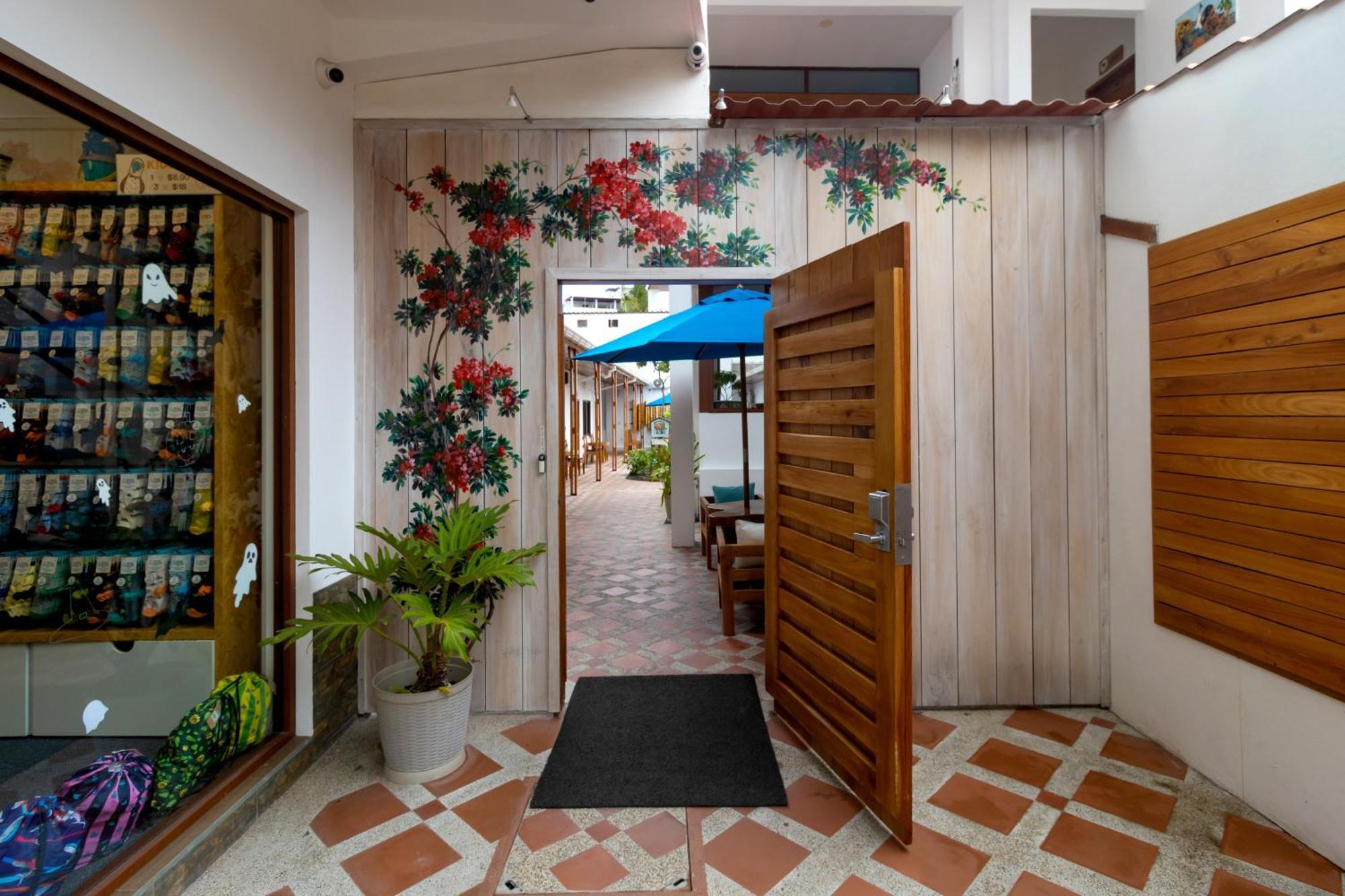 Plaza Luna Suites 푸에르토아요라 외부 사진